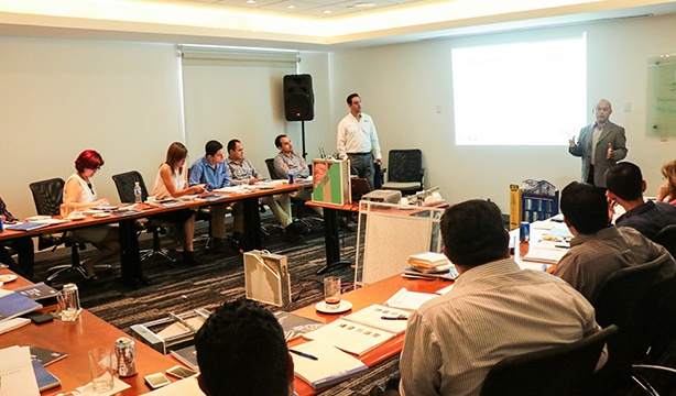 Certifica Panel Rey a Distribuidores en Monterrey